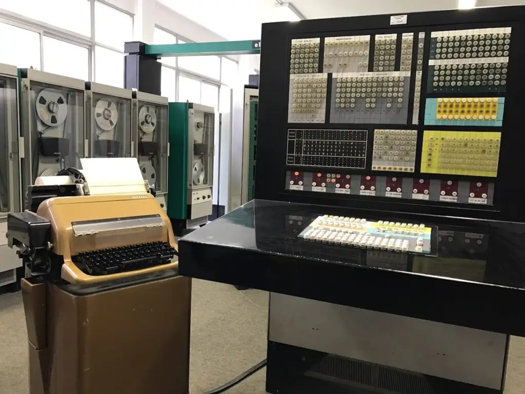 La lettera di Enrico Fermi e l’alba dell’informatica italiana La console di comando dell'Elea 9003