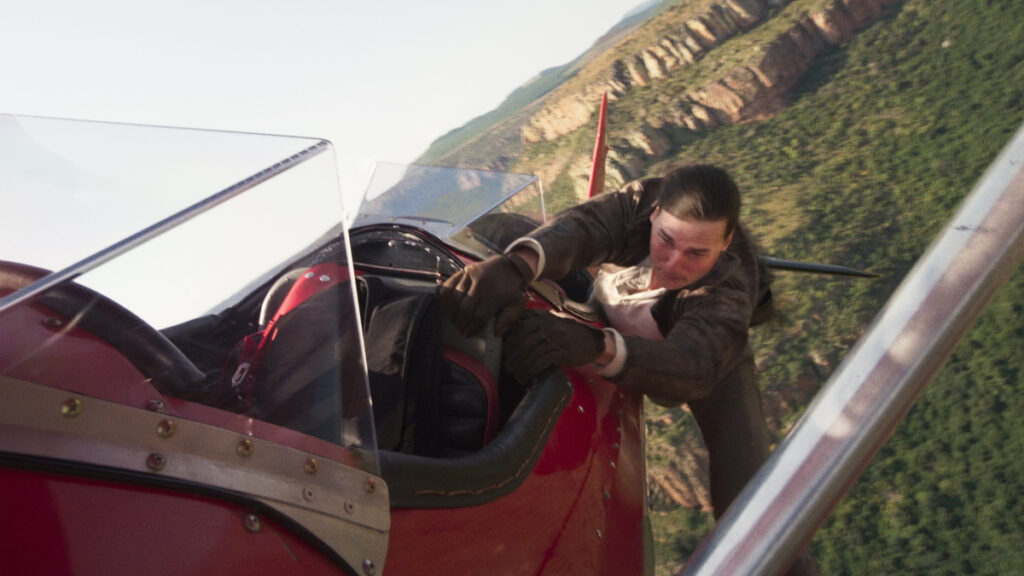 Tom Cruise è un vero pilota, ma si dimentica sempre qualcosa in cabina (Immagine Paramount Pictures e Skydance)