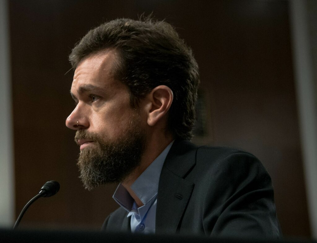 Un foto di qualche anno fa di Jack Dorsey durante un'audizione a Washington D.C. (Fonte Wikipedia)