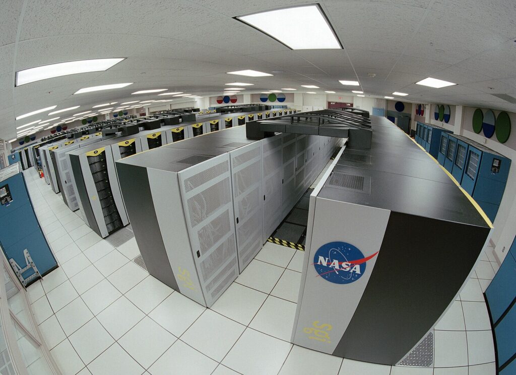 Alcuni centri di calcolo sono dei supercomputer come il Columbia della Nasa (Wikipedia)