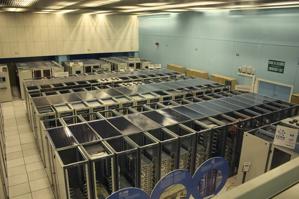 Una immagine del 2010 del centro di calcolo del Cern di Ginevra (Wikipedia)