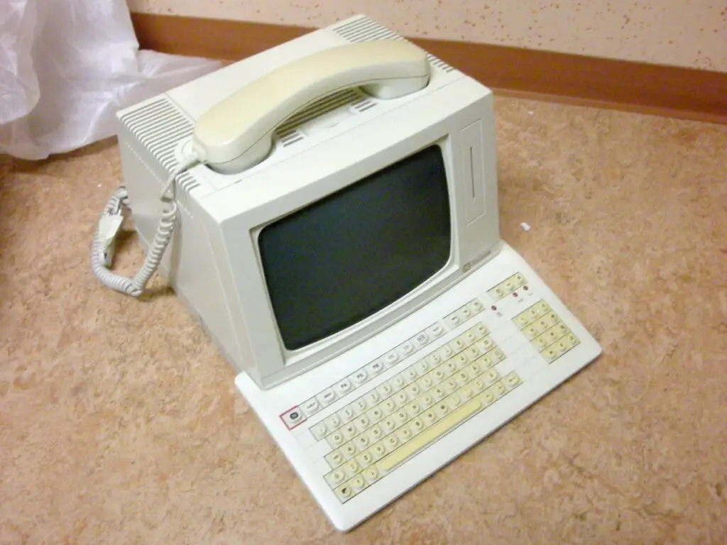 Un terminal TeleGuide, cioè un vecchio computer con modem "integrato" (Immagine Wikipedia)