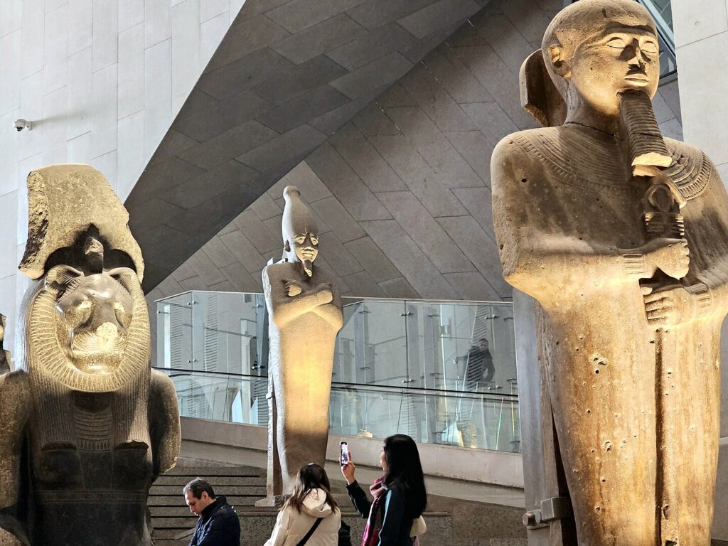 I sarcofaghi e le statue egiziane fanno sempre un po' paura, diciamocelo (Immagine Wikimedia)