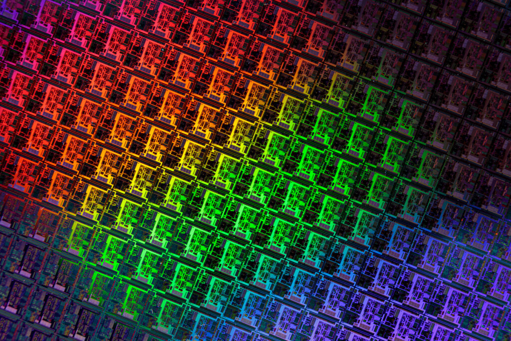 Un wafer di silicio (Immagine WIkipedia)